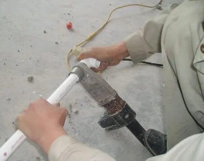 鸡冠漏水维修电话