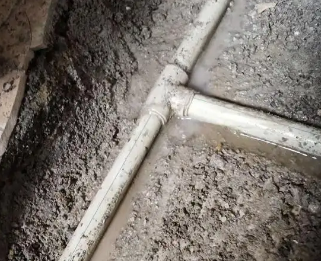 鸡冠漏水维修电话